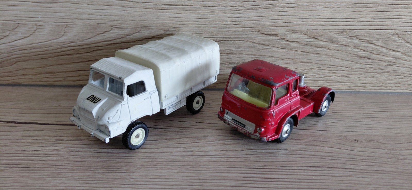 Simca Unic S.U.M.B. 4X4 ONU en Corgi Bedford Tractor Unit, Ophalen of Verzenden, Gebruikt, Bus of Vrachtwagen, Corgi