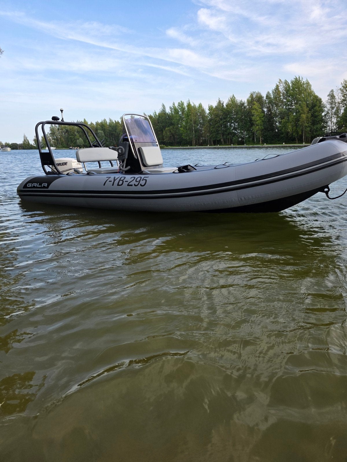 Gala A500L RIB met Evinrude E-TEC 60PK kanteltrailer.