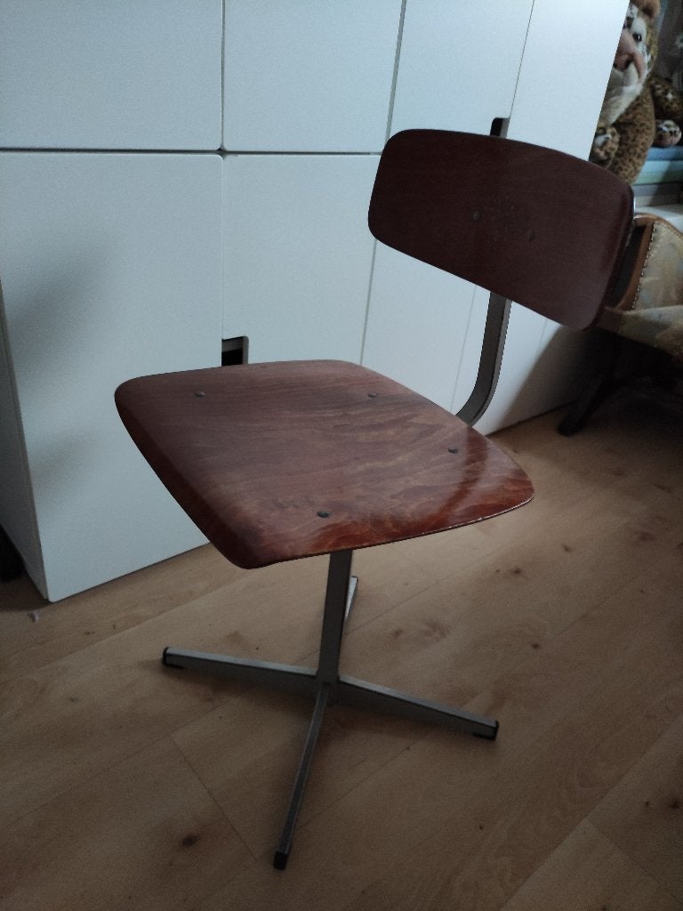 Twee vintage Schoolstoel - Houten Zitting en Rugleuning, Ophalen