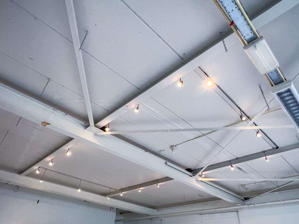 18x LED-spots met rails en armaturen (GU5.3), Ophalen, Metaal of Aluminium, Zo goed als nieuw, Led
