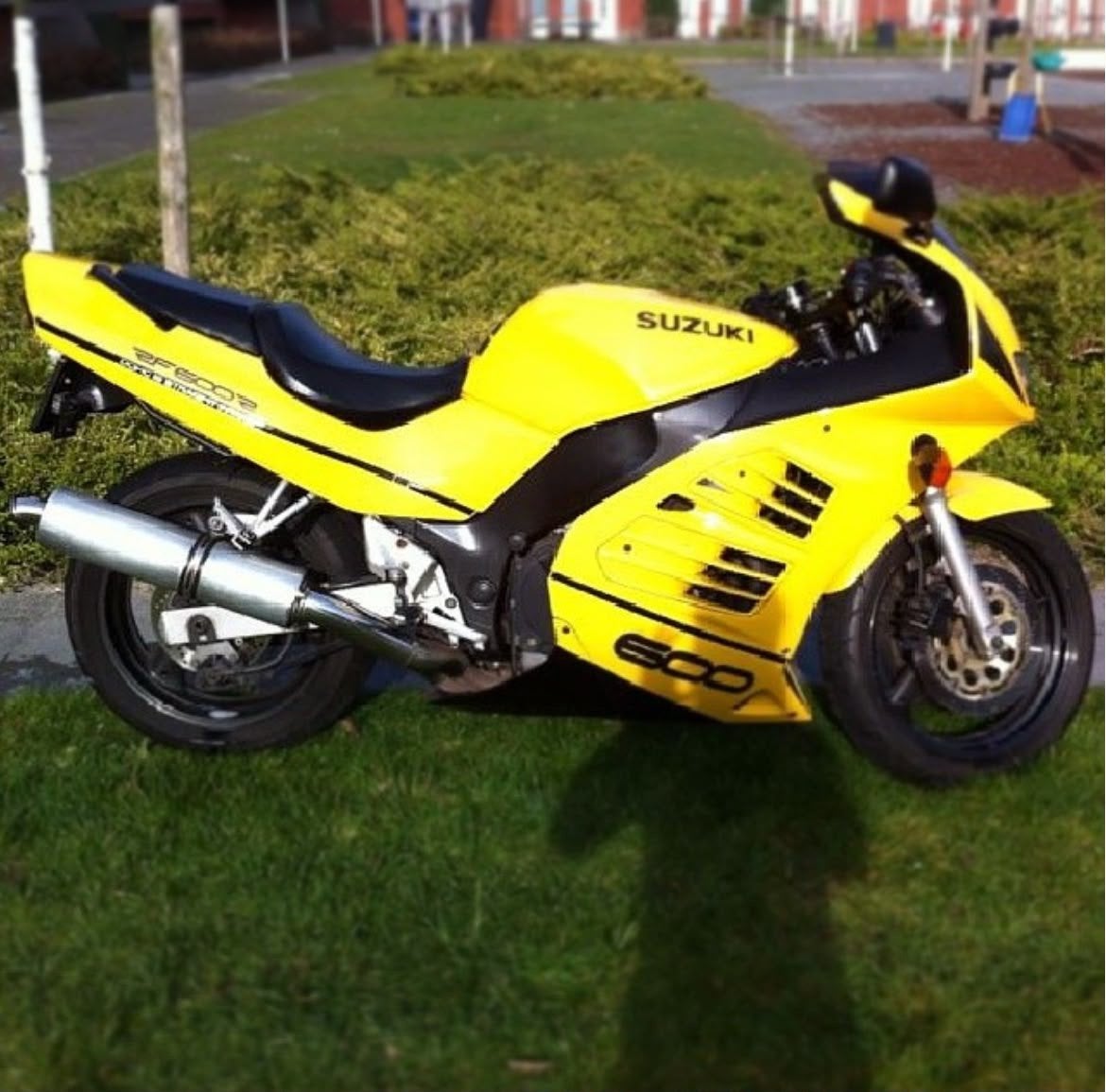 Suzuki 600 RF, Motoren, Ophalen