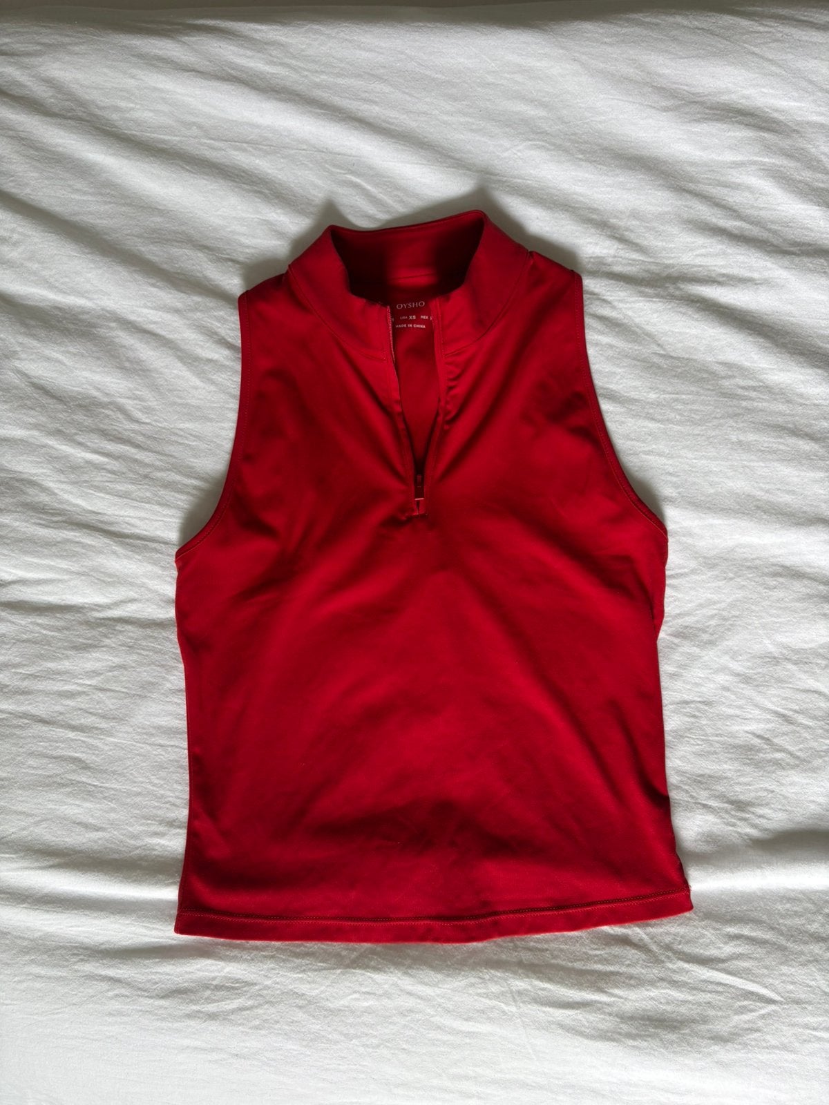 Oysho top sport top rood met rits maat xs als nieuw!, Ophalen of Verzenden, Zo goed als nieuw, Zonder mouw, Maat 34 (XS) of kleiner