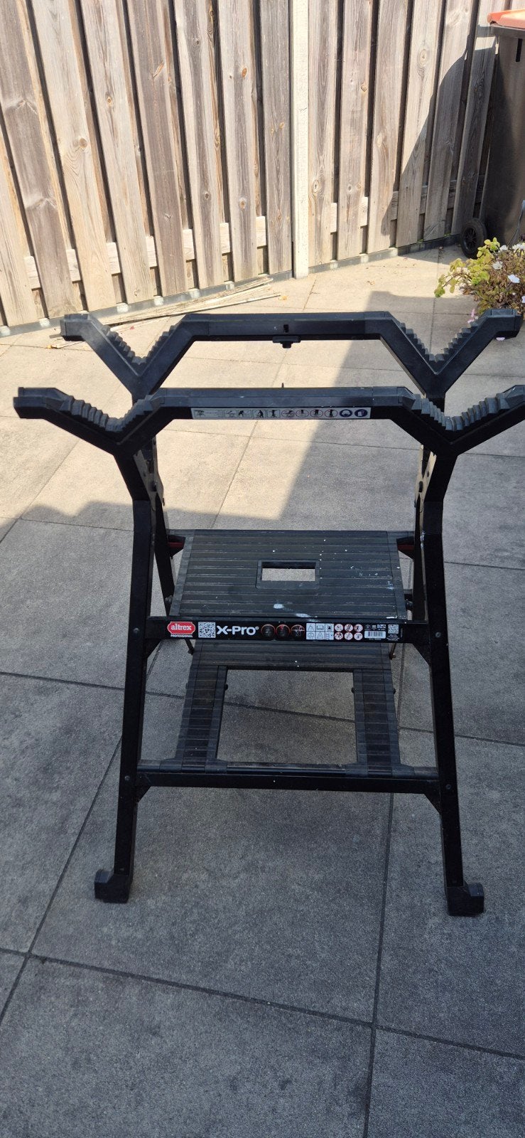 Altrex pro, 2 treden trap, kan worden gebruikt als werkbank., Doe-het-zelf en Verbouw, Ophalen, Gebruikt, 70 tot 120 cm, Inklapbaar