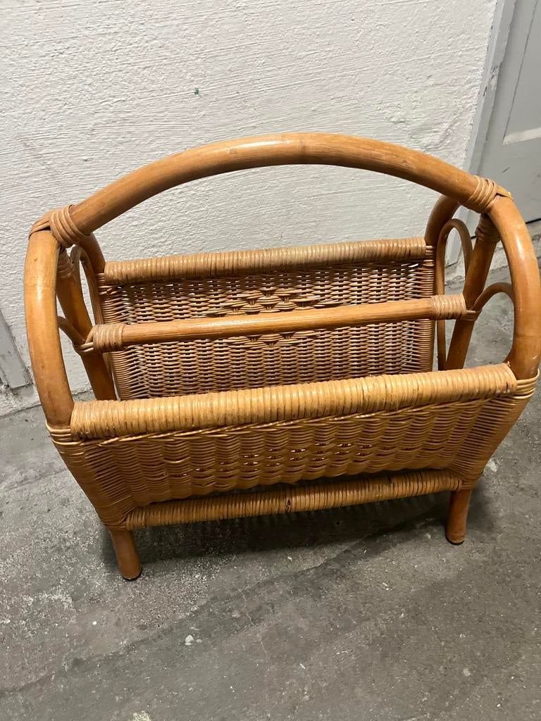 Vintage retro rotan rieten krantenmand lectuurbak, Huis en Inrichting, Woonaccessoires | Krantenbakken en Lectuurbakken, Ophalen