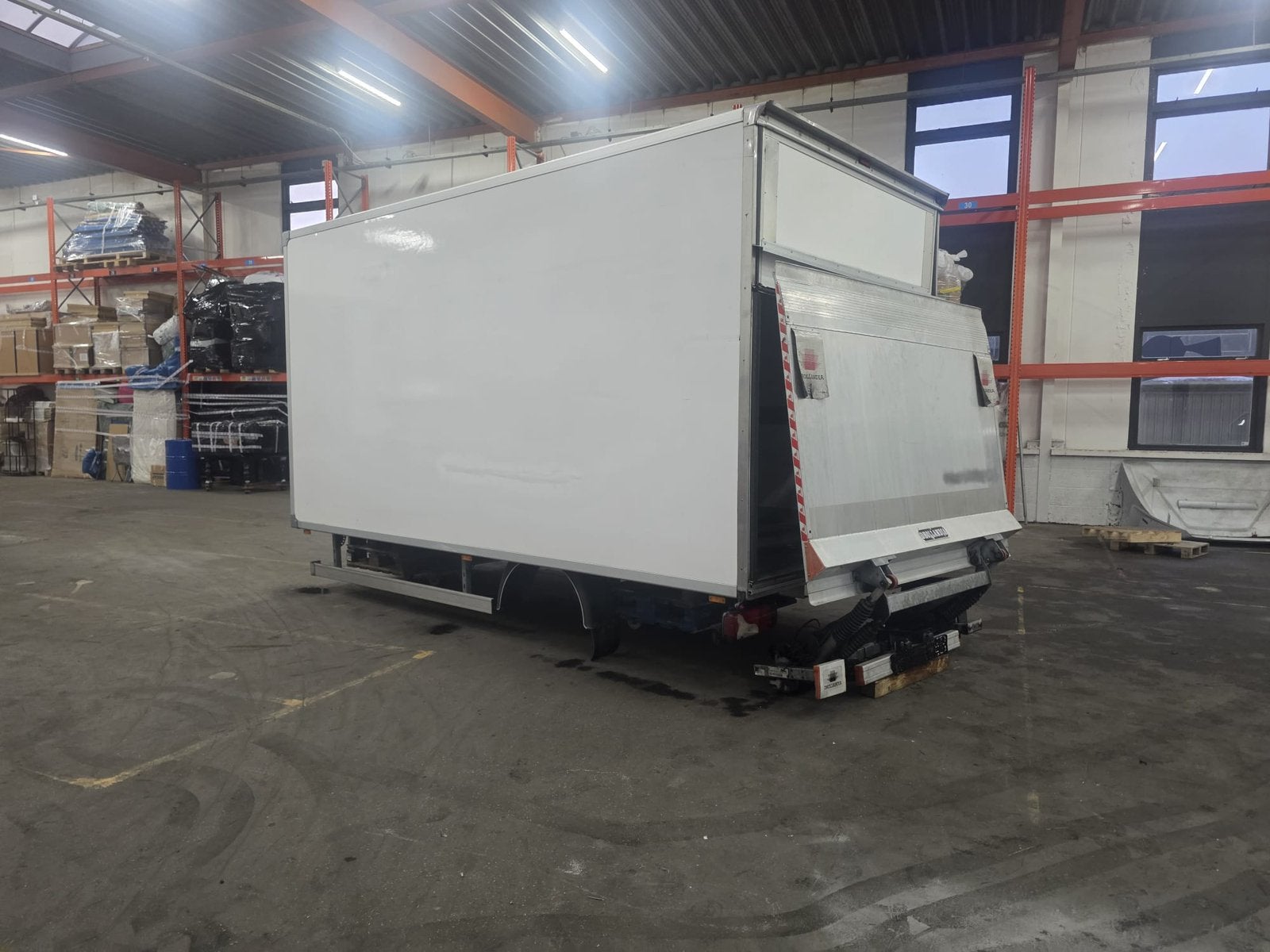 Meubelbak met Laadklep – Bouwjaar 2024 – Montage in 1 Dag, Ophalen, Voor, Mercedes-Benz, Nieuw