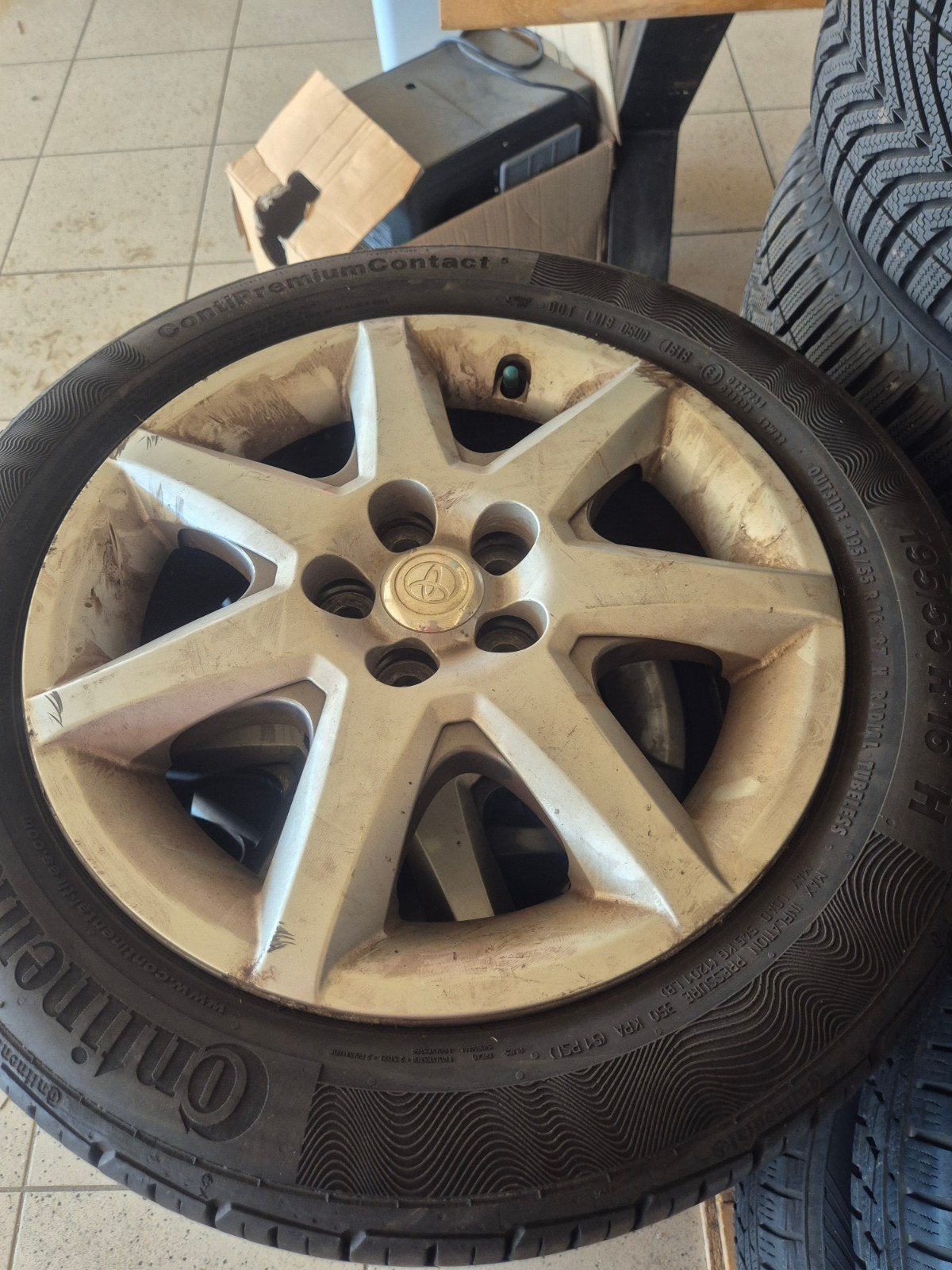 Toyota 16 inch velgen met Continental zomerbanden, Ophalen, Gebruikt