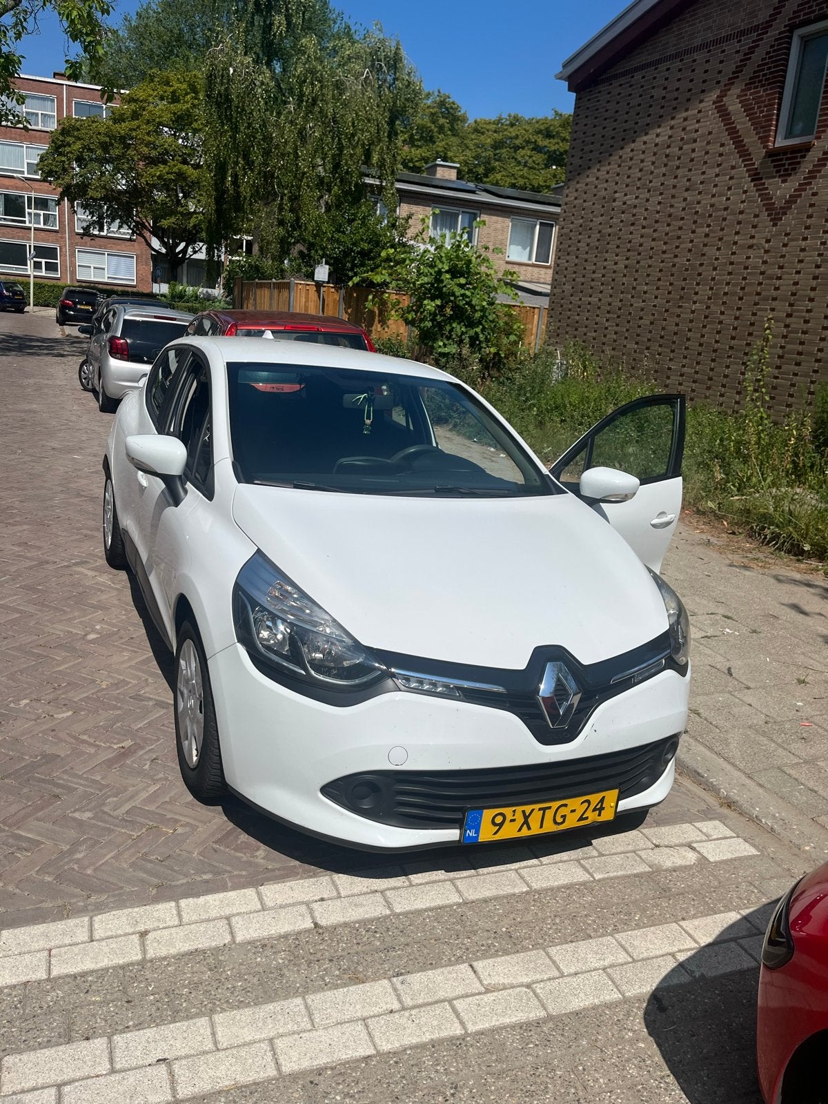 Renault Clio 0.9 TCE 66KW 5-DRS 2014 Wit, Voorwielaandrijving, 898 cc, 40 €/maand, 540 kg