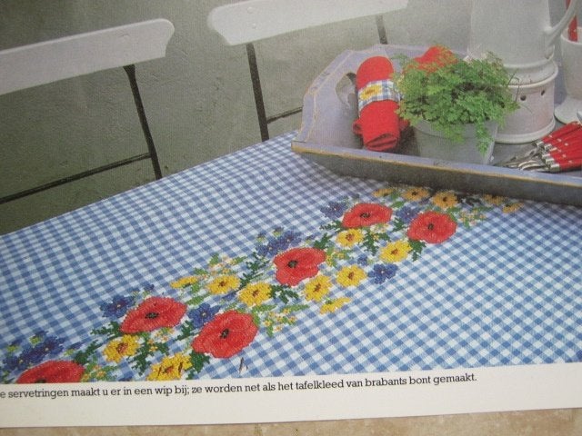 Borduurpatroon  Veldbloemen op kleed   nr 2801 do, Verzenden, Nieuw, Handborduren, Patroon