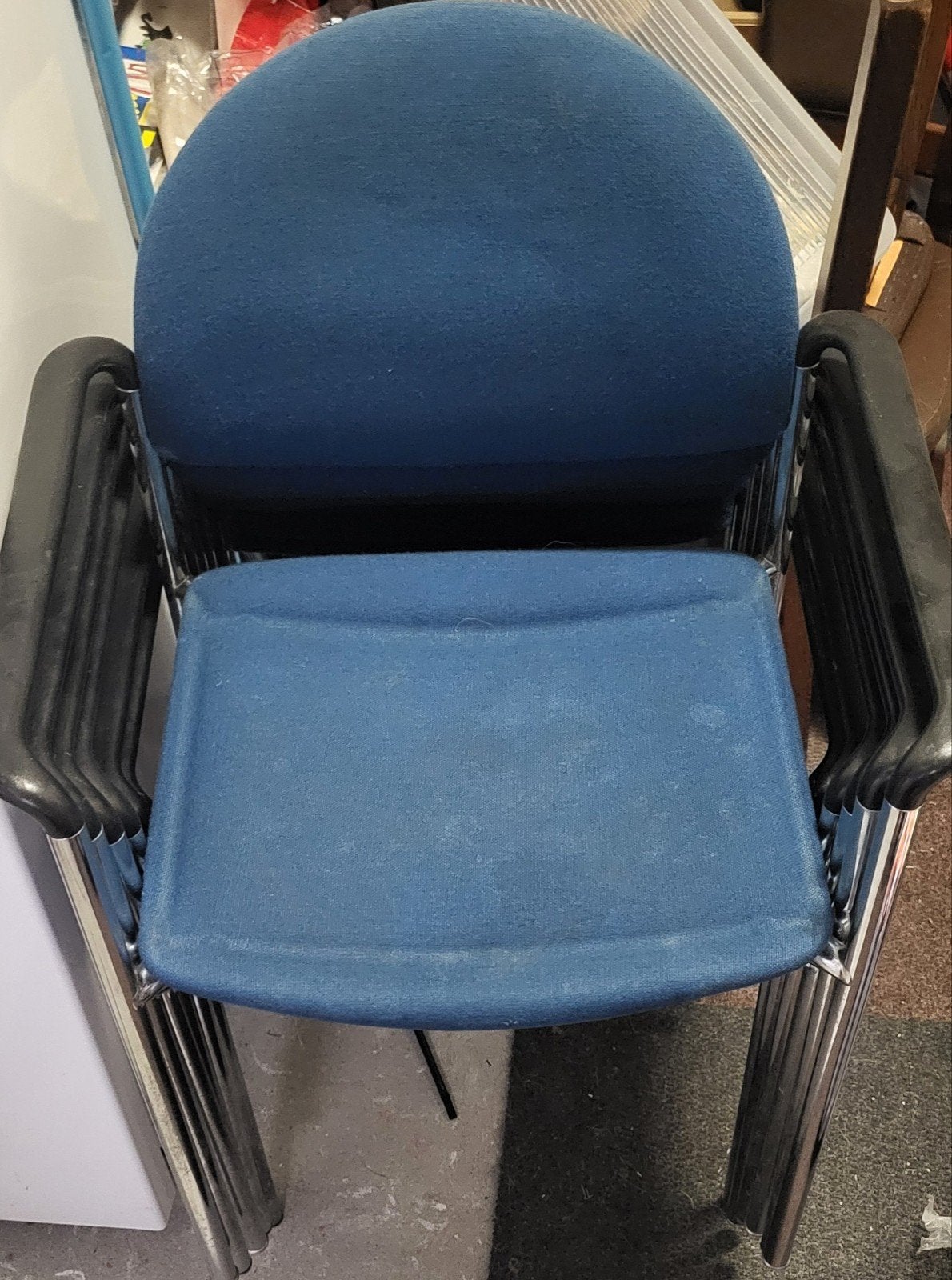 Stapelbare stoelen - Blauw met metalen frame, Huis en Inrichting, Ophalen