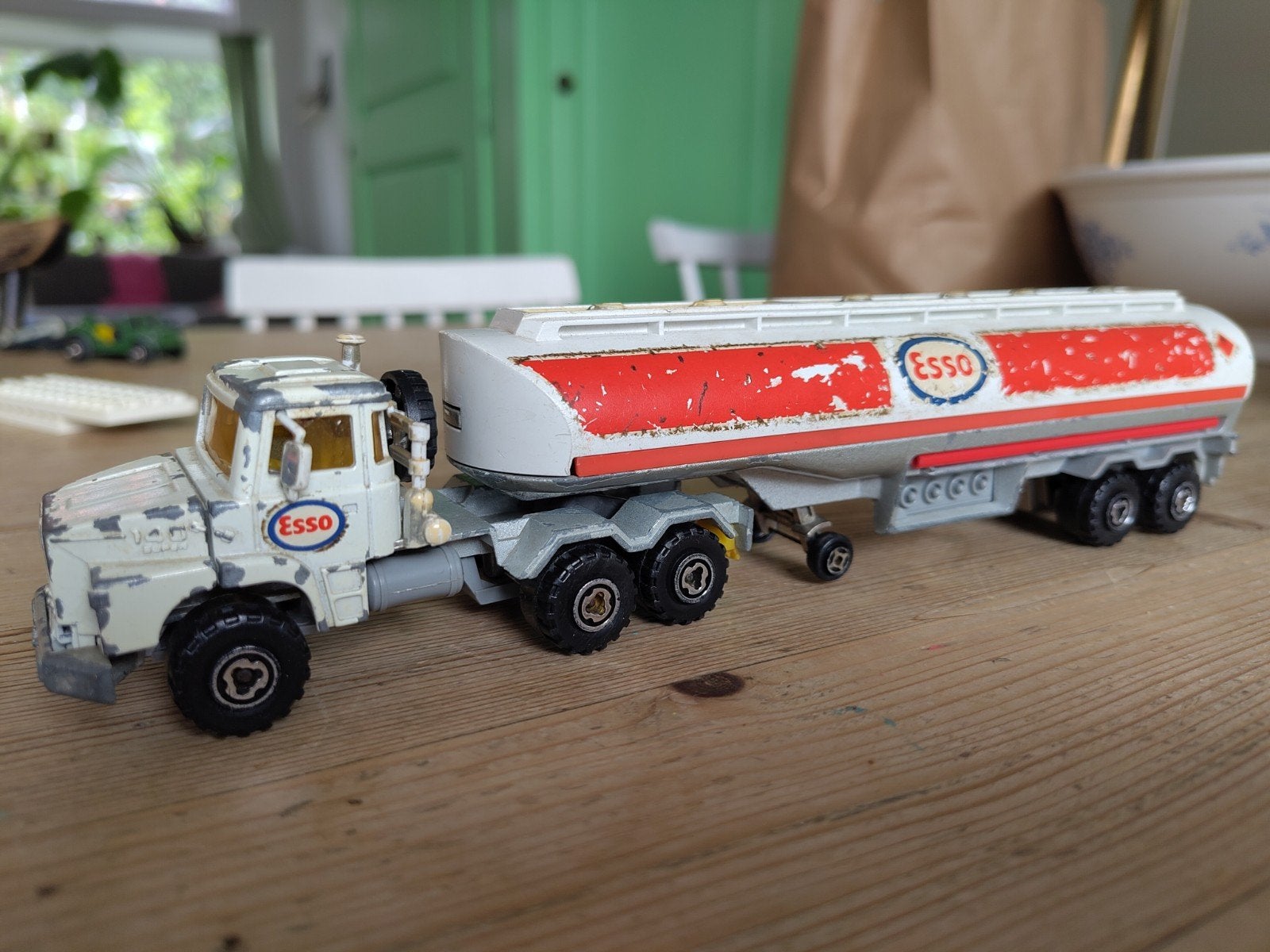 Dinky toys, auto's vrachtwagen speelgoed tankwagen esso, Ophalen