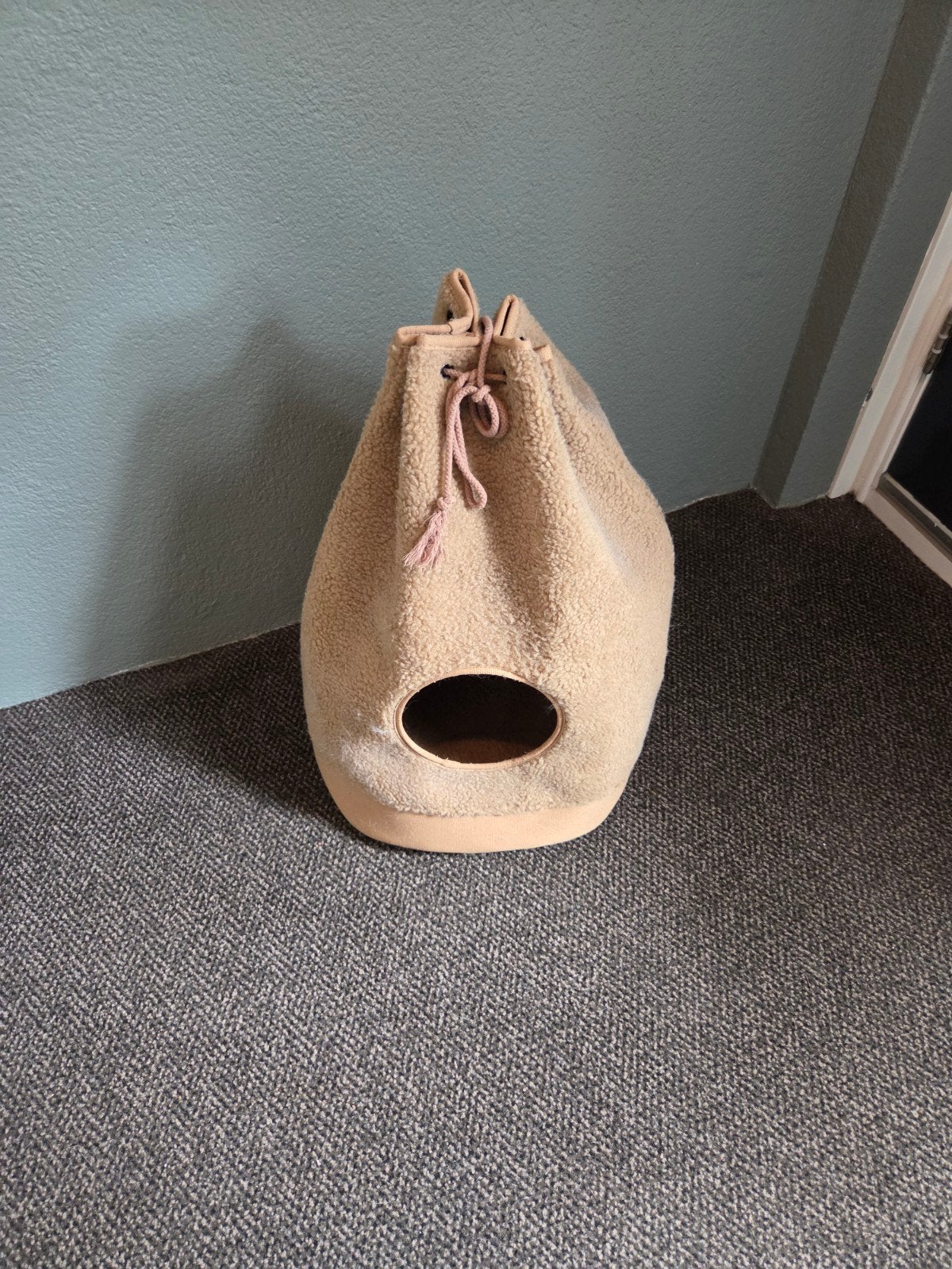 Gratis kattenmand met kussen, Dieren en Toebehoren, Kattenmanden, Ophalen