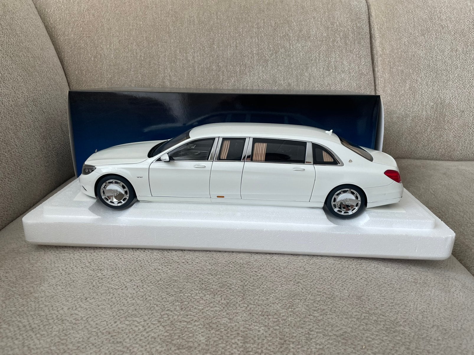 Autoart Mercedes Maybach S600 Pullman W222 white 76296, Ophalen of Verzenden, Zo goed als nieuw, Autoart