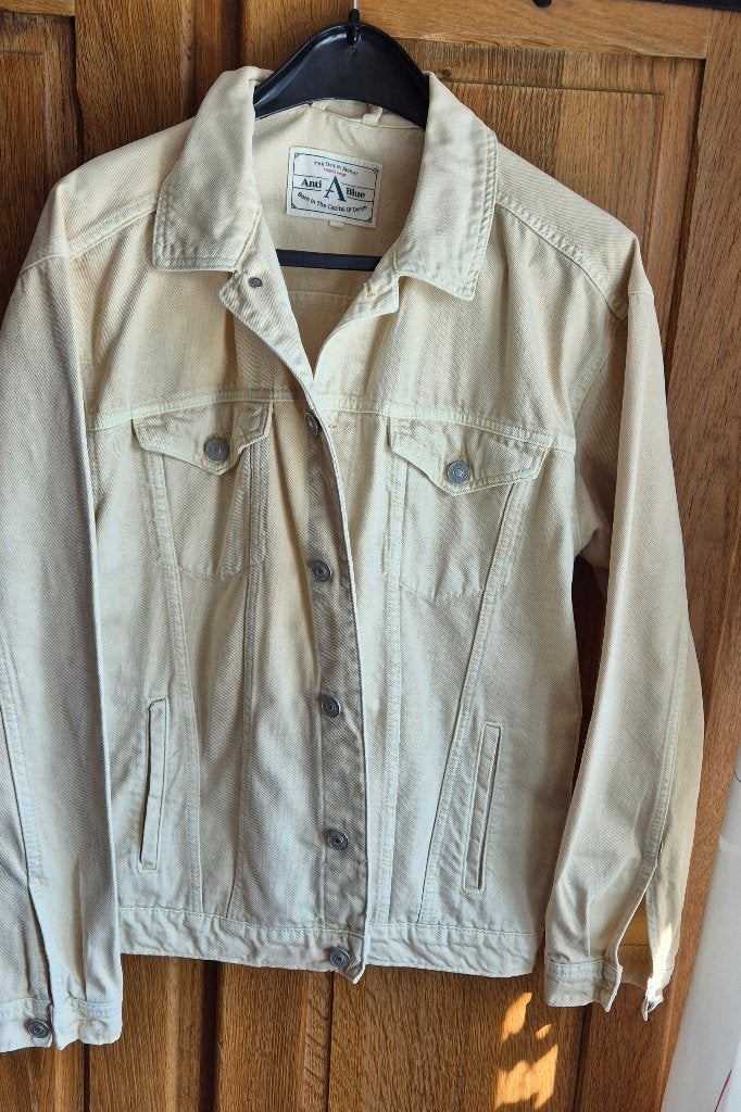 Mooie vrij nieuwe beige spijkerjas, Ophalen, Maat 48/50 (M), Beige, Nieuw