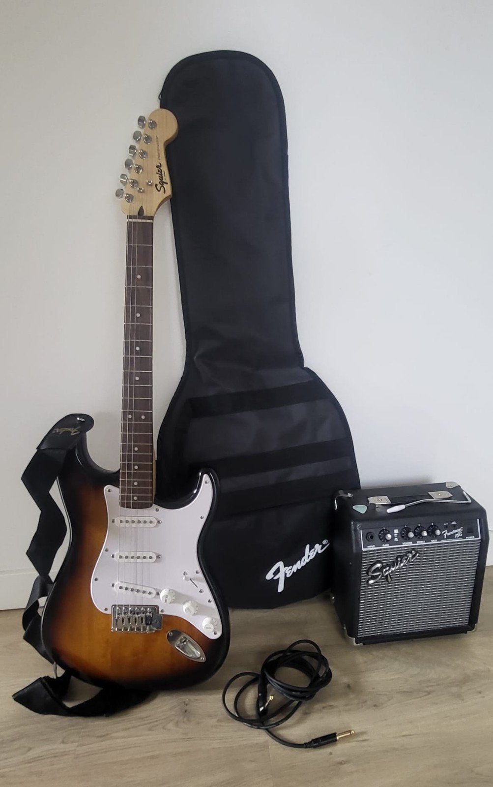 Squier Stratocaster Sunburst elektrische gitaarset, Ophalen, Fender, Met versterker, Zo goed als nieuw
