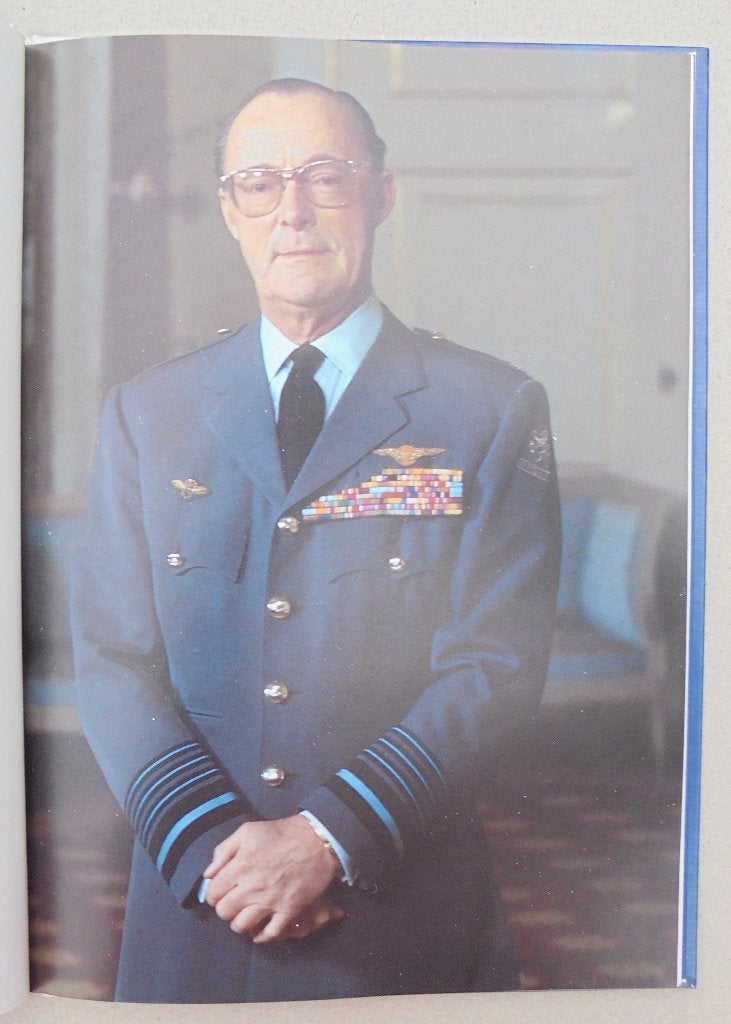 Prins Bernhard: 50 jaar vlieger (1941-1991) Gedenkboek 1991., Ophalen of Verzenden, Zo goed als nieuw, Boek of Tijdschrift