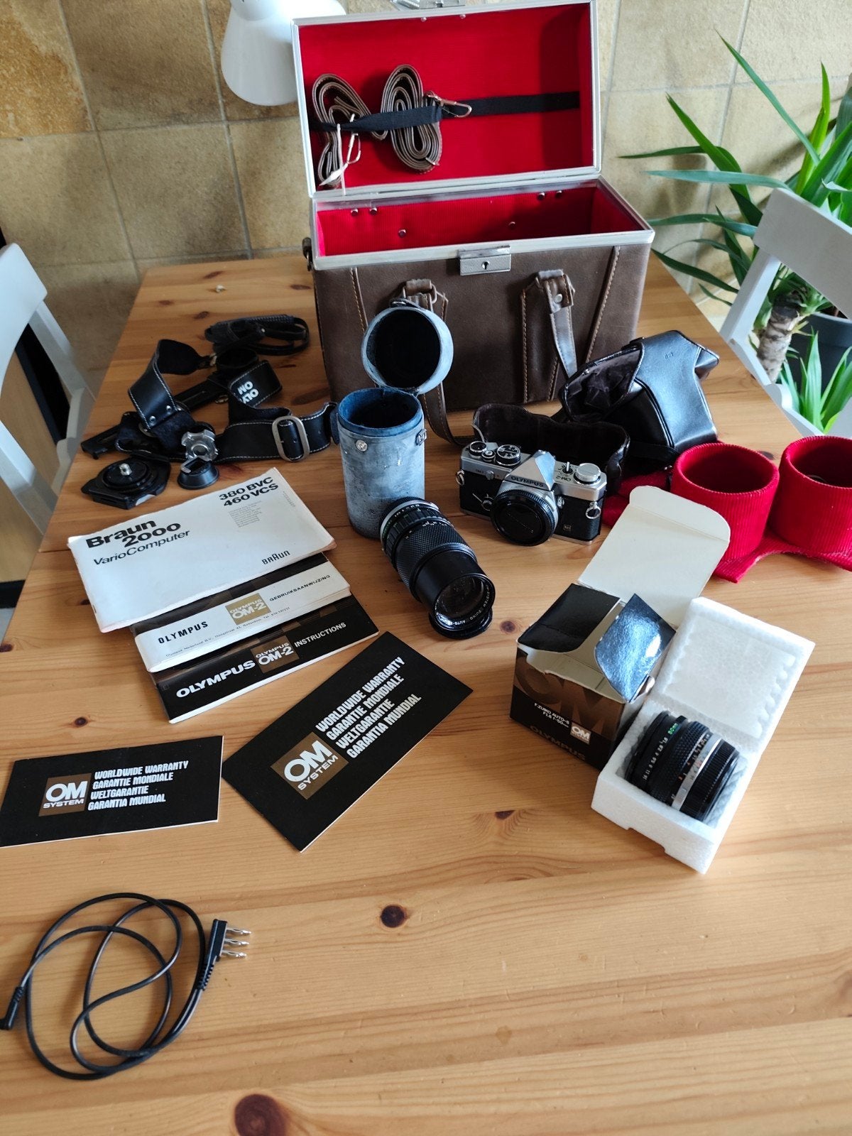 Olympus OM-2 Spiegelreflexcamera met 2 lenzen en koffer, Ophalen of Verzenden, Gebruikt, Spiegelreflex, Olympus