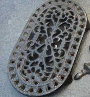 gietijzeren onderzetter, Huis en Inrichting, Woonaccessoires | Onderzetters, Ophalen of Verzenden, Schaalonderzetter, Gebruikt