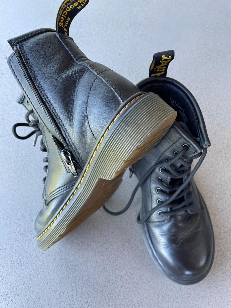 Dr. Martens Laarzen Zwart Maat 32, Kinderen en Baby's, Kinderkleding | Schoenen en Sokken, Ophalen of Verzenden, Gebruikt, Jongen of Meisje