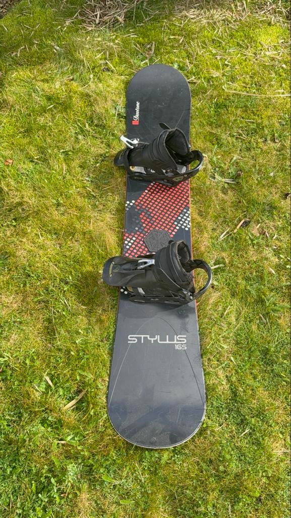 Duotone Stylus 165 snowboard met custom bindingen, Sport en Fitness, Snowboarden, Ophalen, Gebruikt, Board