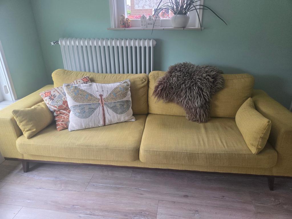 T.E.A.B. Gele bank en love seat, Huis en Inrichting, Banken | Bankstellen, Ophalen, Gebruikt, Driepersoons, 75 tot 100 cm