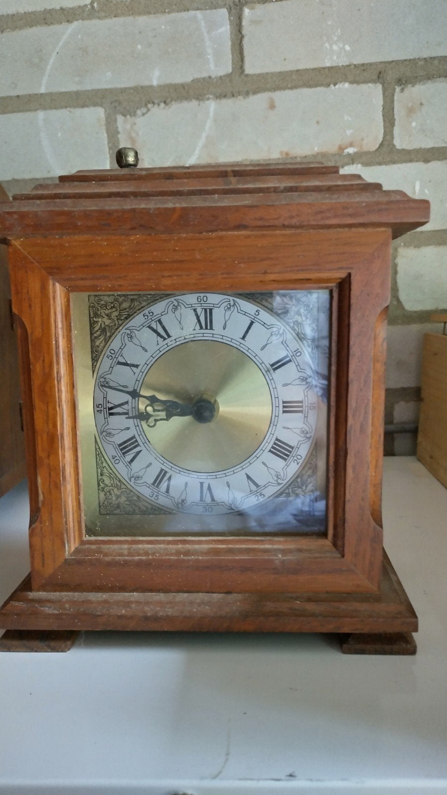 Vintage houten tafelklok met Romeinse cijfers, Ophalen of Verzenden