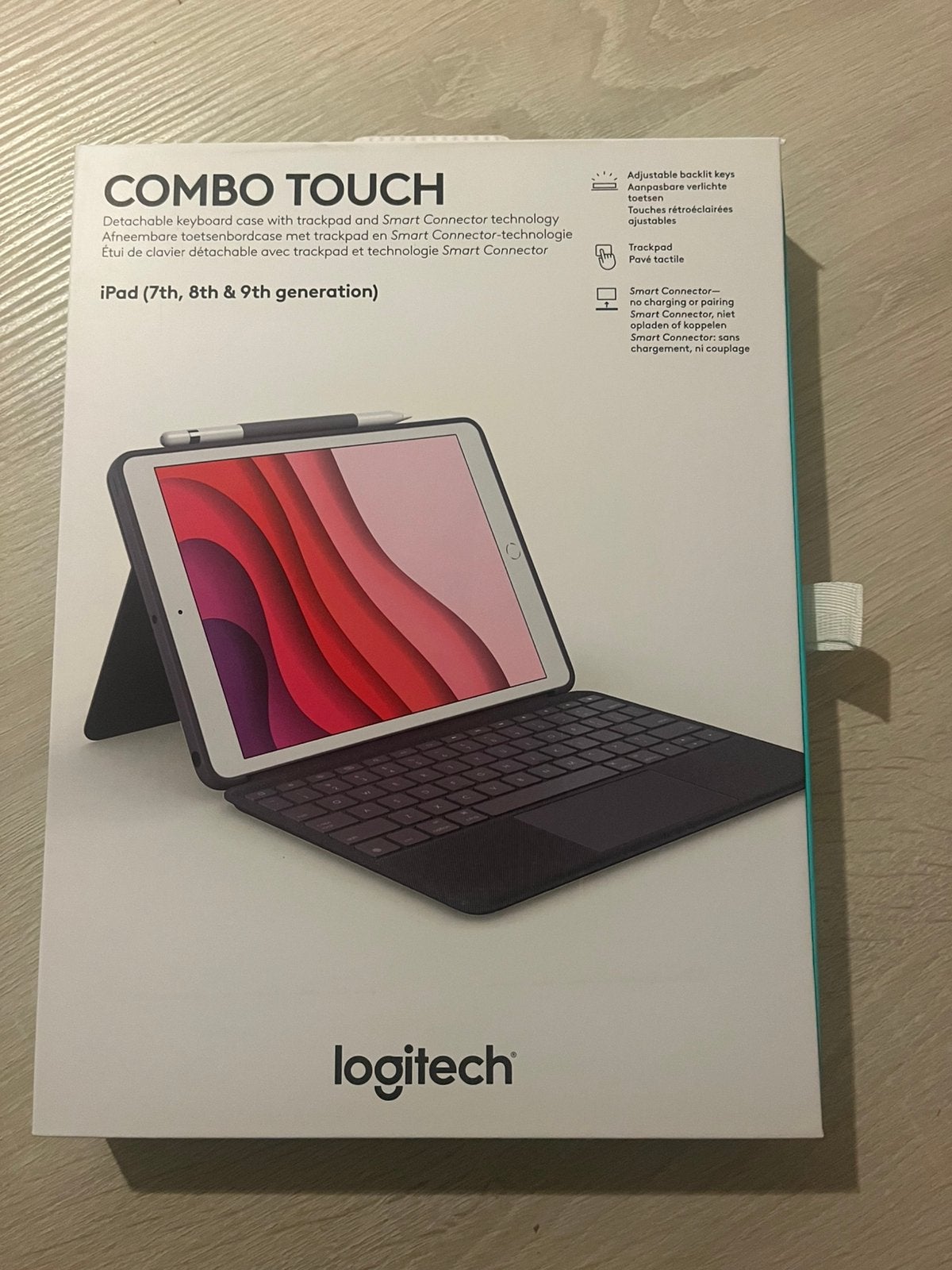 Logitech Combi touch Ipad, Ophalen, Nieuw, 10 inch, Bescherming voor- en achterkant