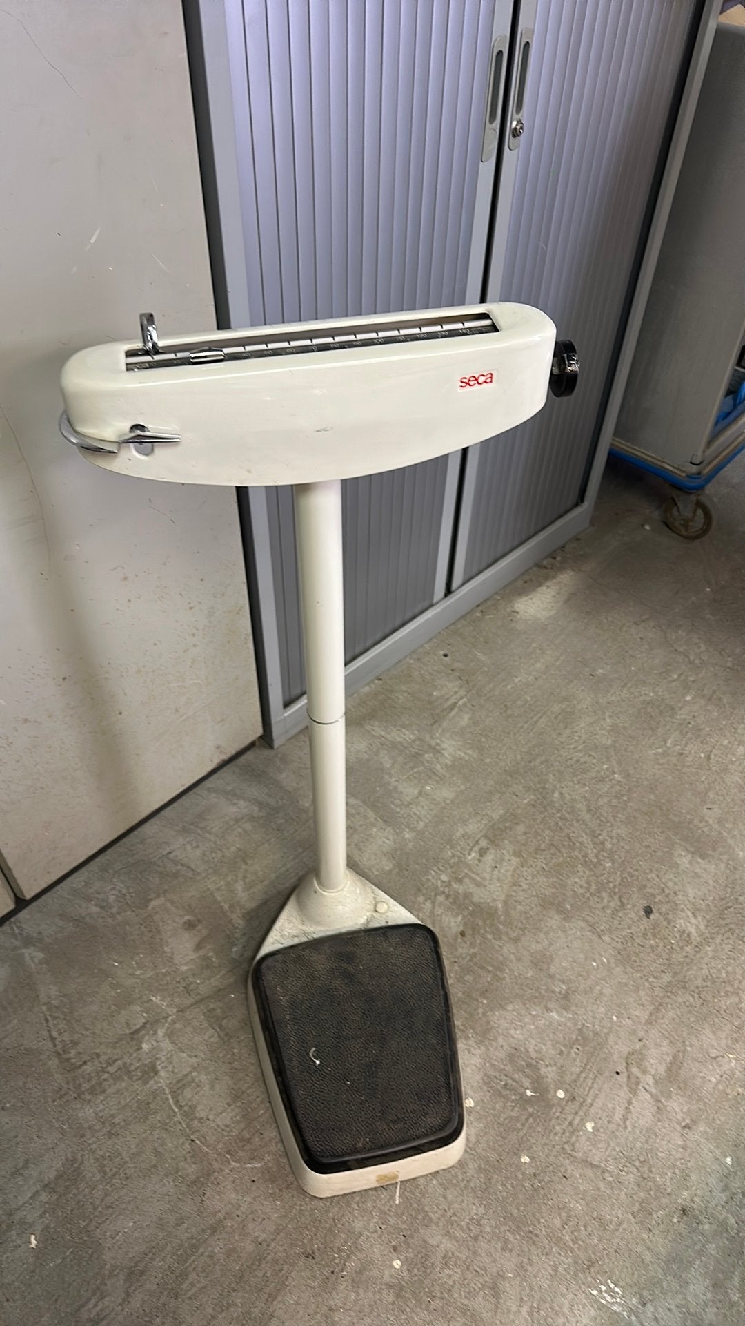 Oude doktersweegschaal, Witgoed en Apparatuur, Weegschalen, Ophalen, Minder dan 10 kg, Zo goed als nieuw, Personenweegschaal