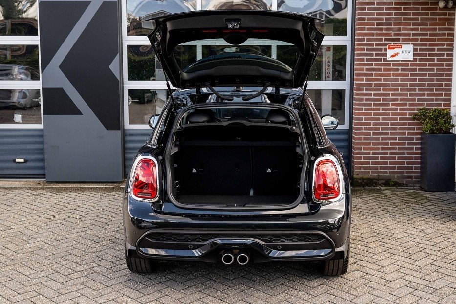 MINI Cooper S 5-Deurs Classic Trim | Sportstoel | Camera | S, Auto's, Gebruikt, 4 cilinders, Leder en Stof, Zwart