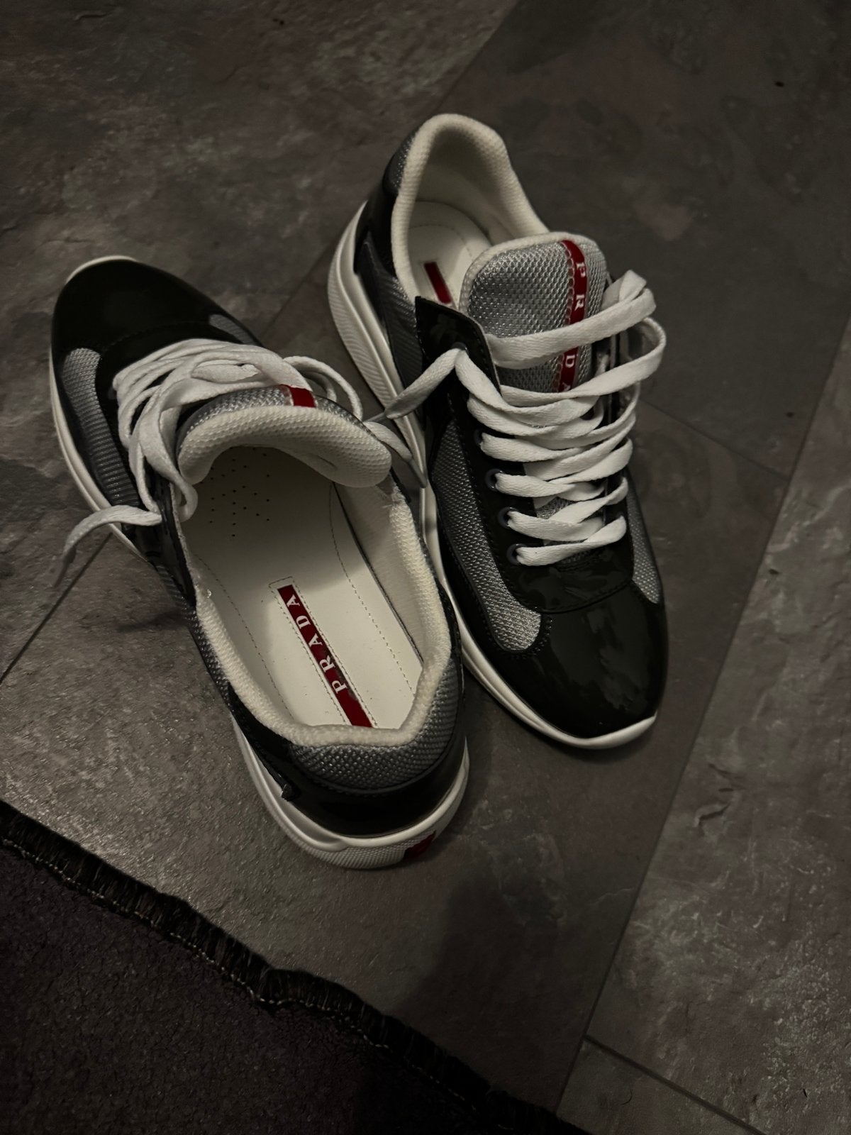 Grijze Prada sneakers - Maat 41, Kleding | Heren, Schoenen, Ophalen, Zo goed als nieuw, Overige kleuren, Sneakers of Gympen