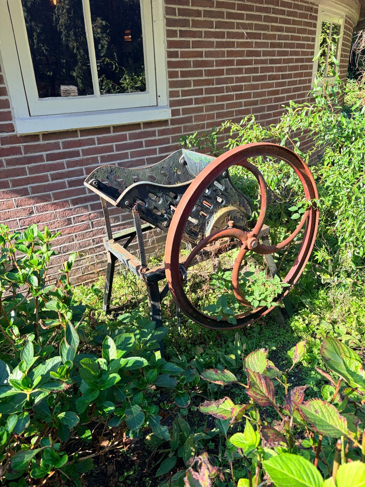 Antieke Bietenmolen - Decoratief Tuinstuk, Ophalen