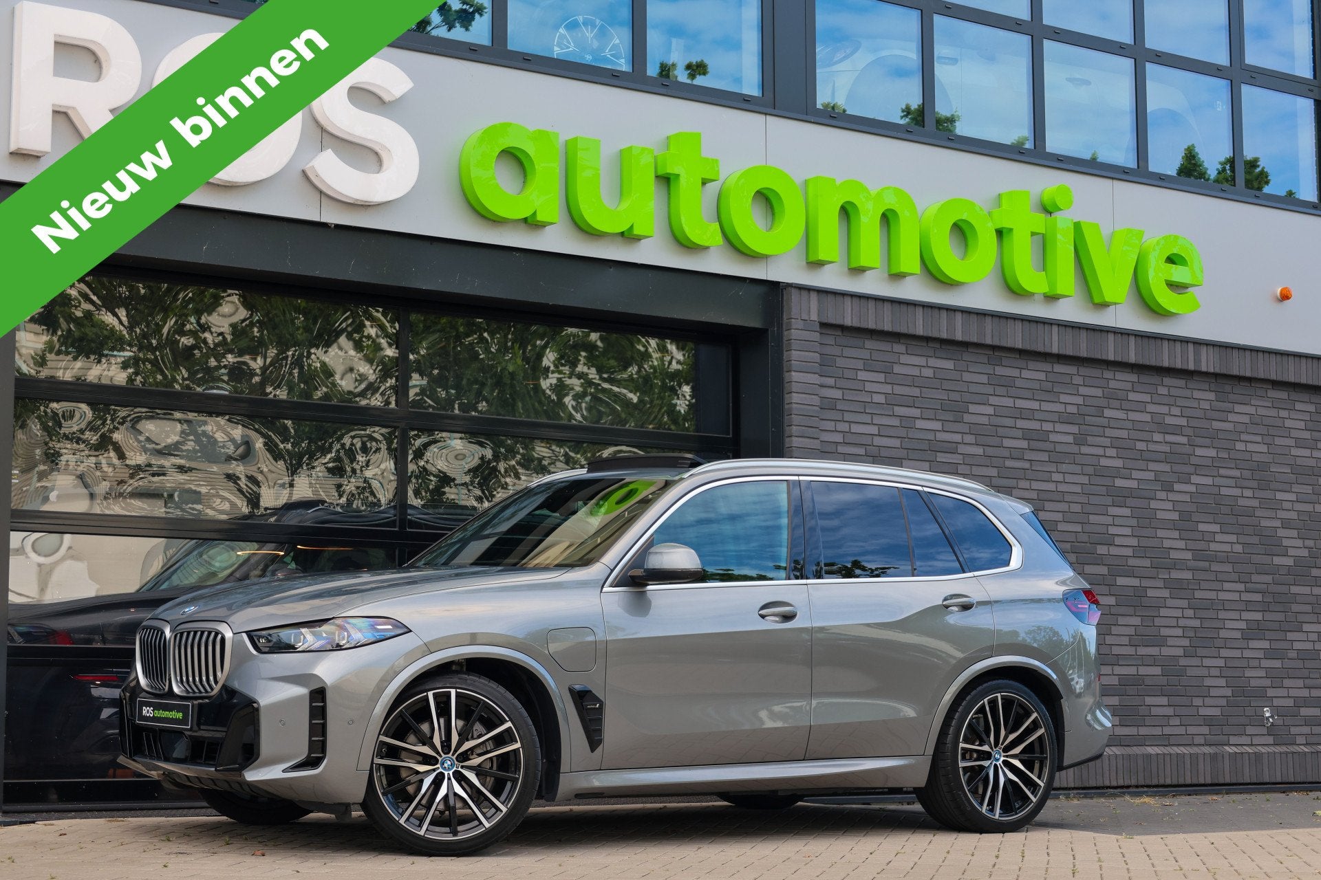 BMW X5 xDrive50e | BTW | SKYLOUNGE | 22 INCH | COMFORTSTOELE, Gebruikt, 2395 kg, Bedrijf, 489 pk