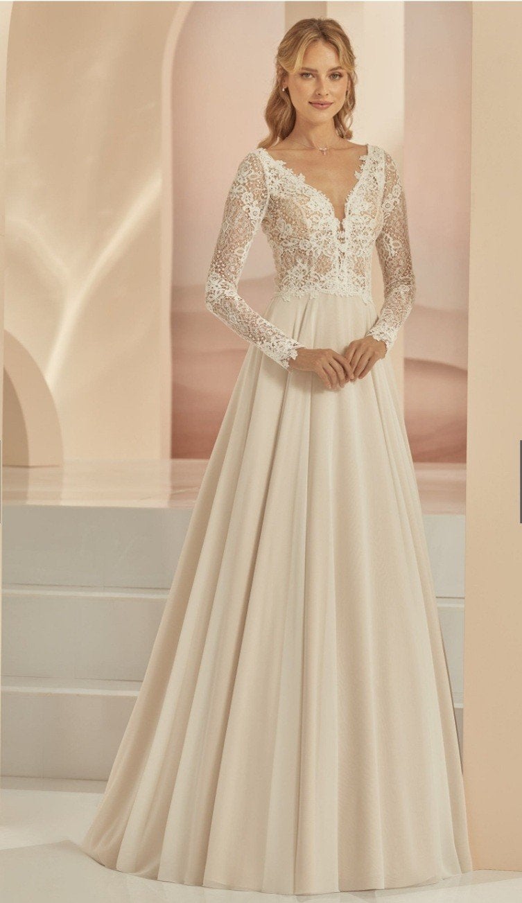 Nieuwe Bianco Evento trouwjurk Famosa lange mouwen blush, Ophalen of Verzenden, Nieuw, Wit, Trouwjurk