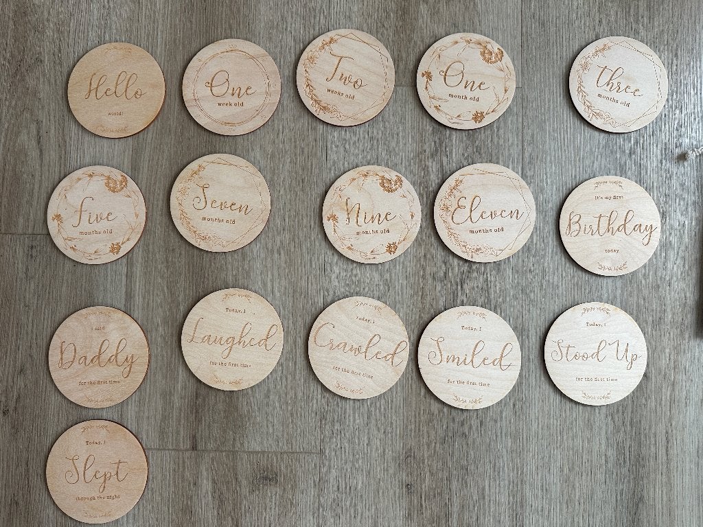 Houten mijlpaal set/milestone cards maanden/ eerste keer, Ophalen, Zo goed als nieuw