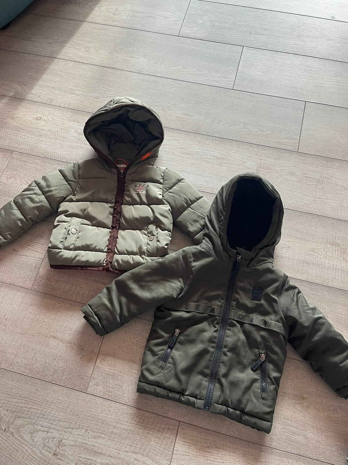 2 winterjassen maat 86, Kinderen en Baby's, Ophalen of Verzenden, Zo goed als nieuw, Jongetje, Jasje