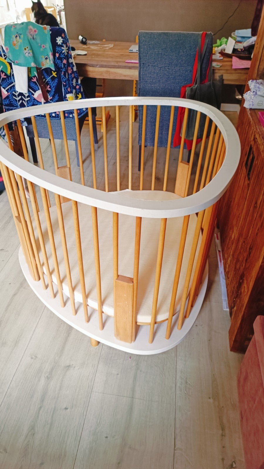 driehoekige box met matras, boxkleed en hoeslaken, Ophalen, Gebruikt