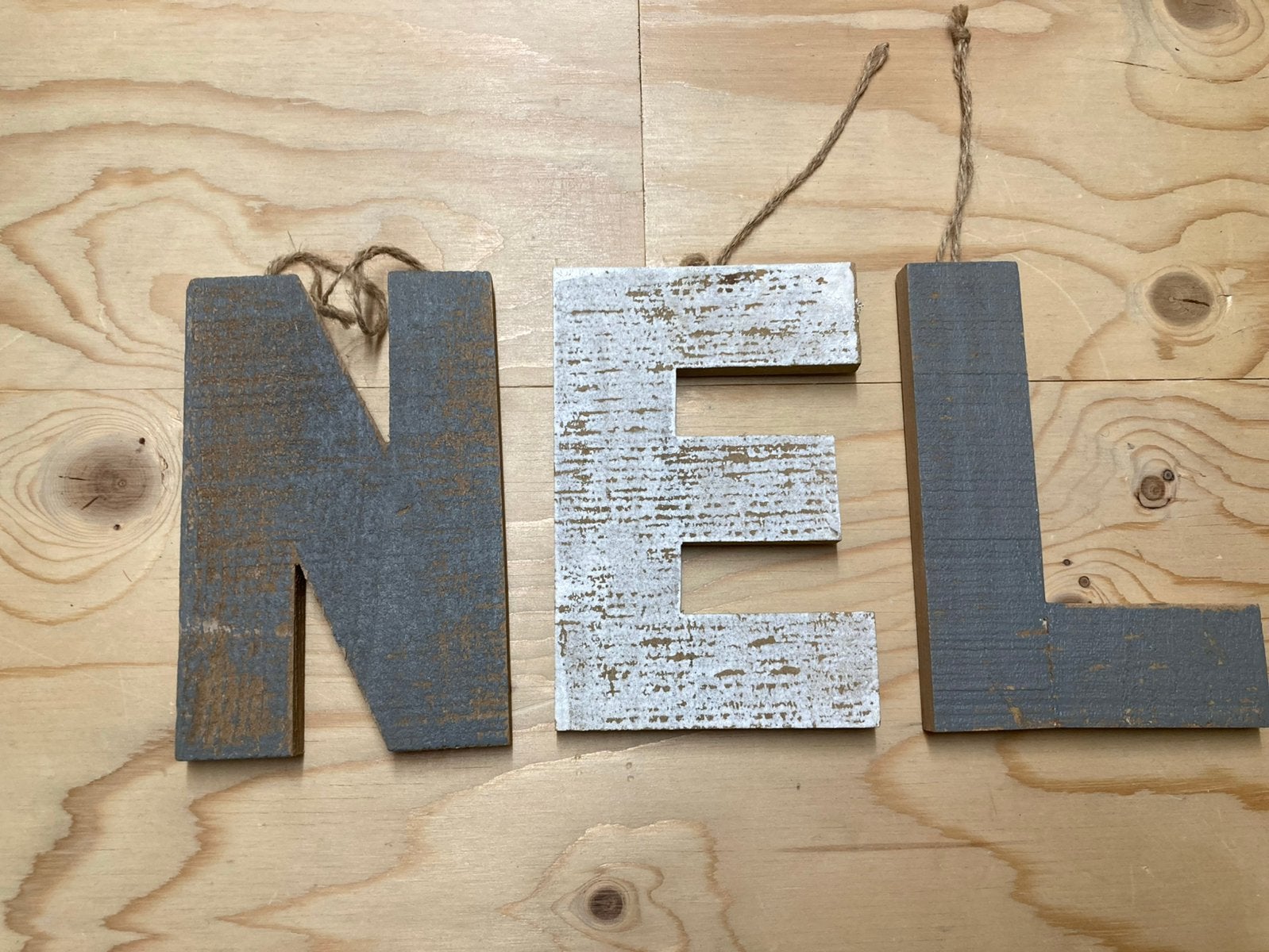 Houten letters N E L, Ophalen of Verzenden, Zo goed als nieuw