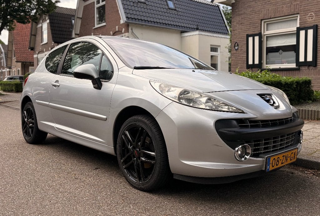 Peugeot 207 1.4 16V 3DRS - NIEUWE APK, Auto's, Voorwielaandrijving, Stof, Zwart, 4 cilinders