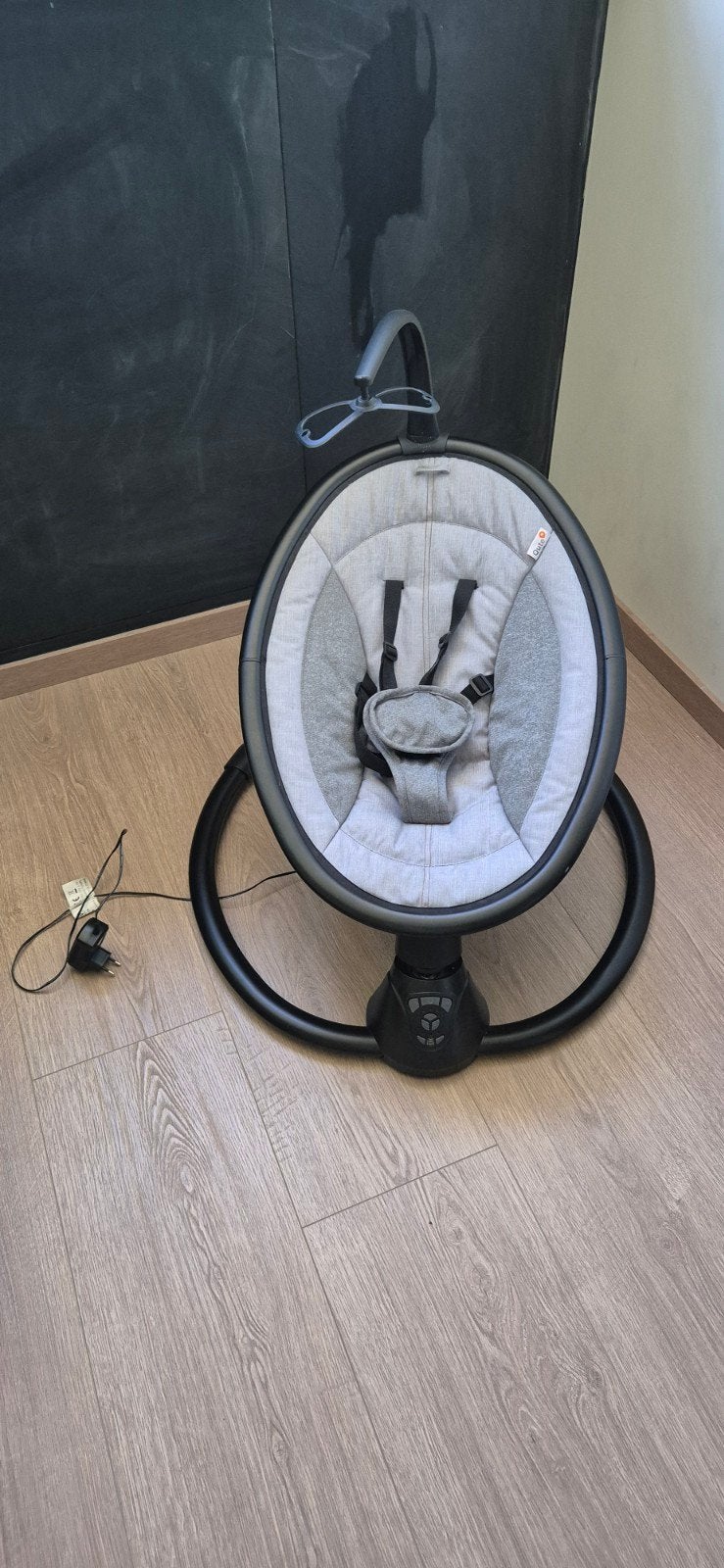 Elektrische baby schommelstoel van QUTE, Kinderen en Baby's, Schommelstoel, Verstelbaar, Zo goed als nieuw, Ophalen