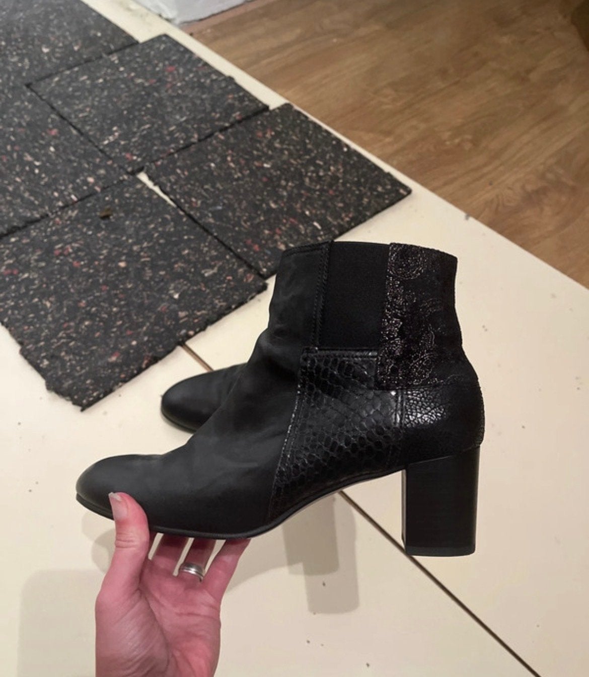 Gabor zwarte enkellaarsjes met hak, maat 39, Kleding | Dames, Schoenen, Zwart, Lage of Enkellaarzen, Ophalen of Verzenden, Zo goed als nieuw