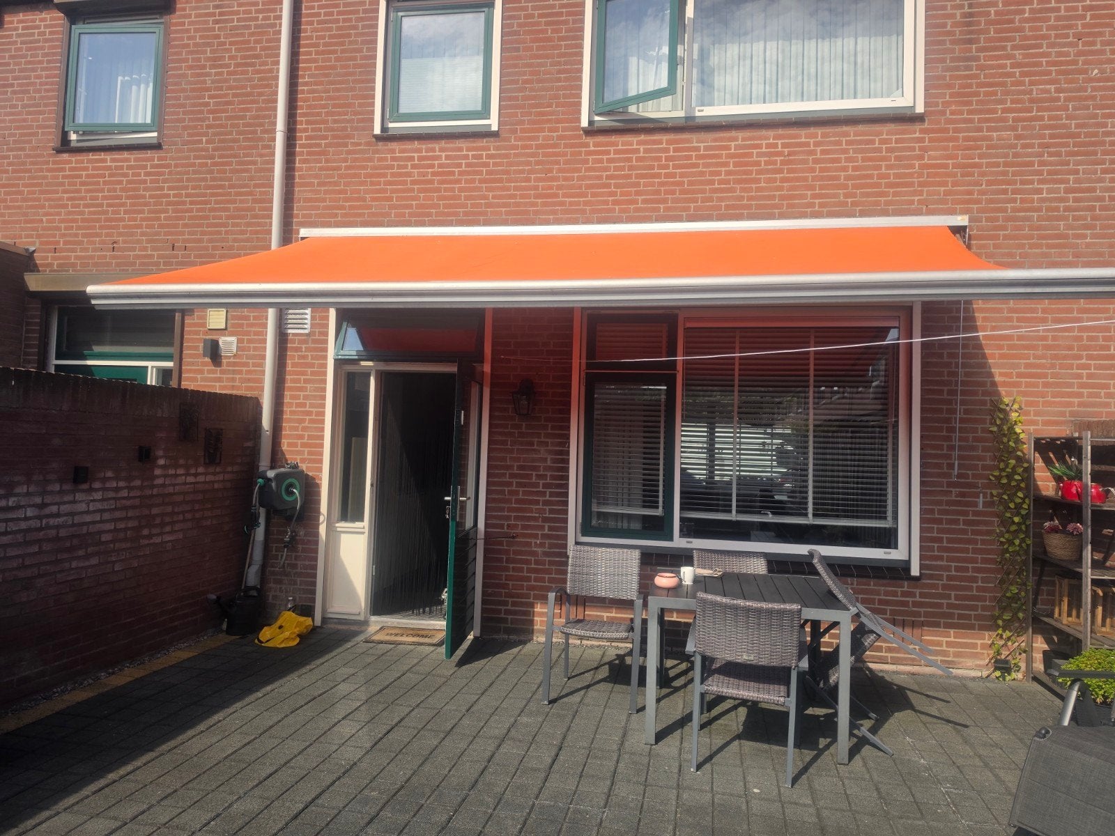 Foto 2 van zonnescherm nog