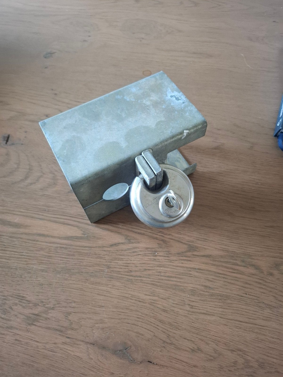 Hangslot met beugel - Gebruikt, Doe-het-zelf en Verbouw, Ophalen, Gebruikt, Overige materialen, Slot