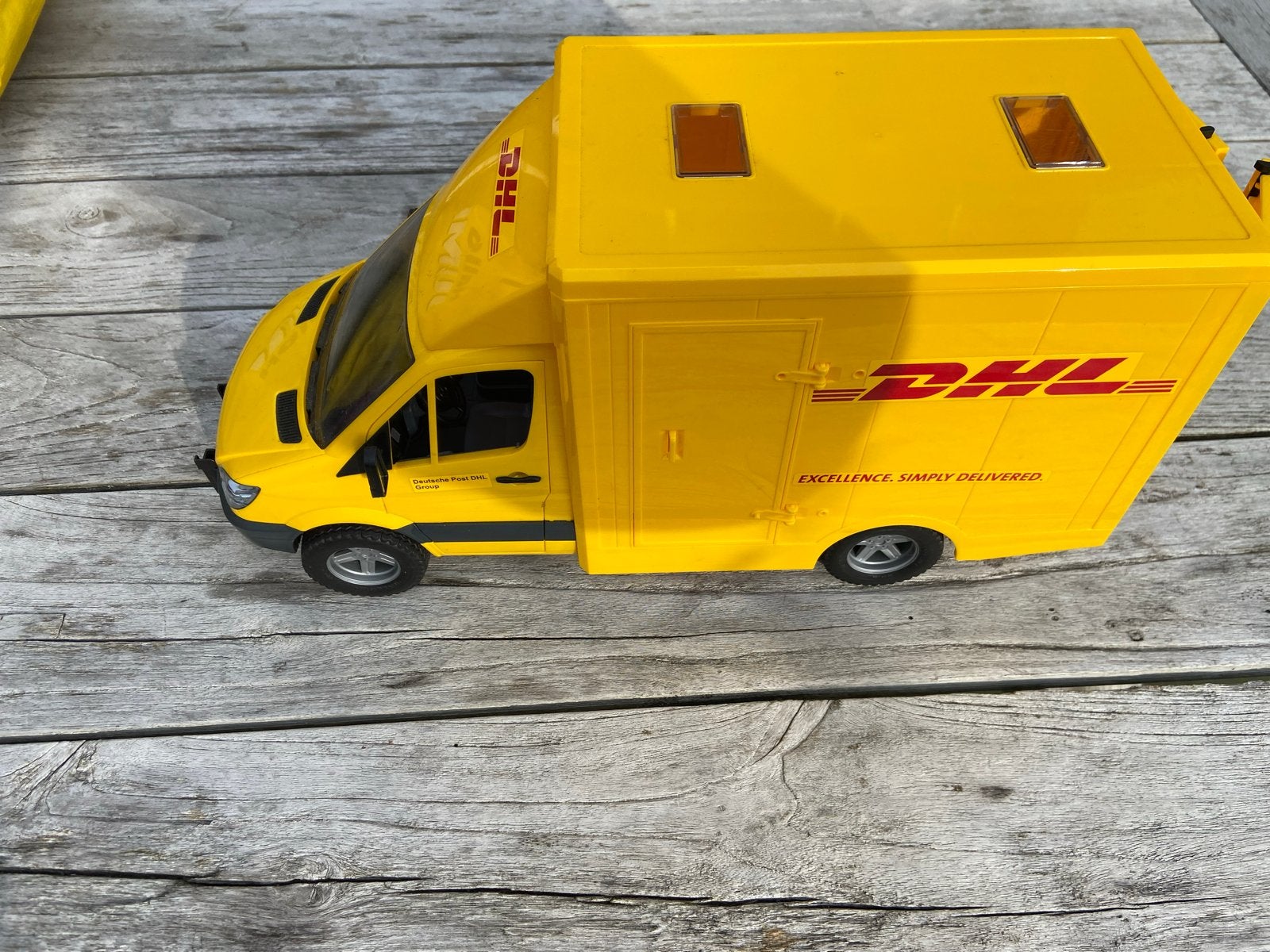 Bruder DHL bestelwagen met palletwagen en pallets, Ophalen, Zo goed als nieuw