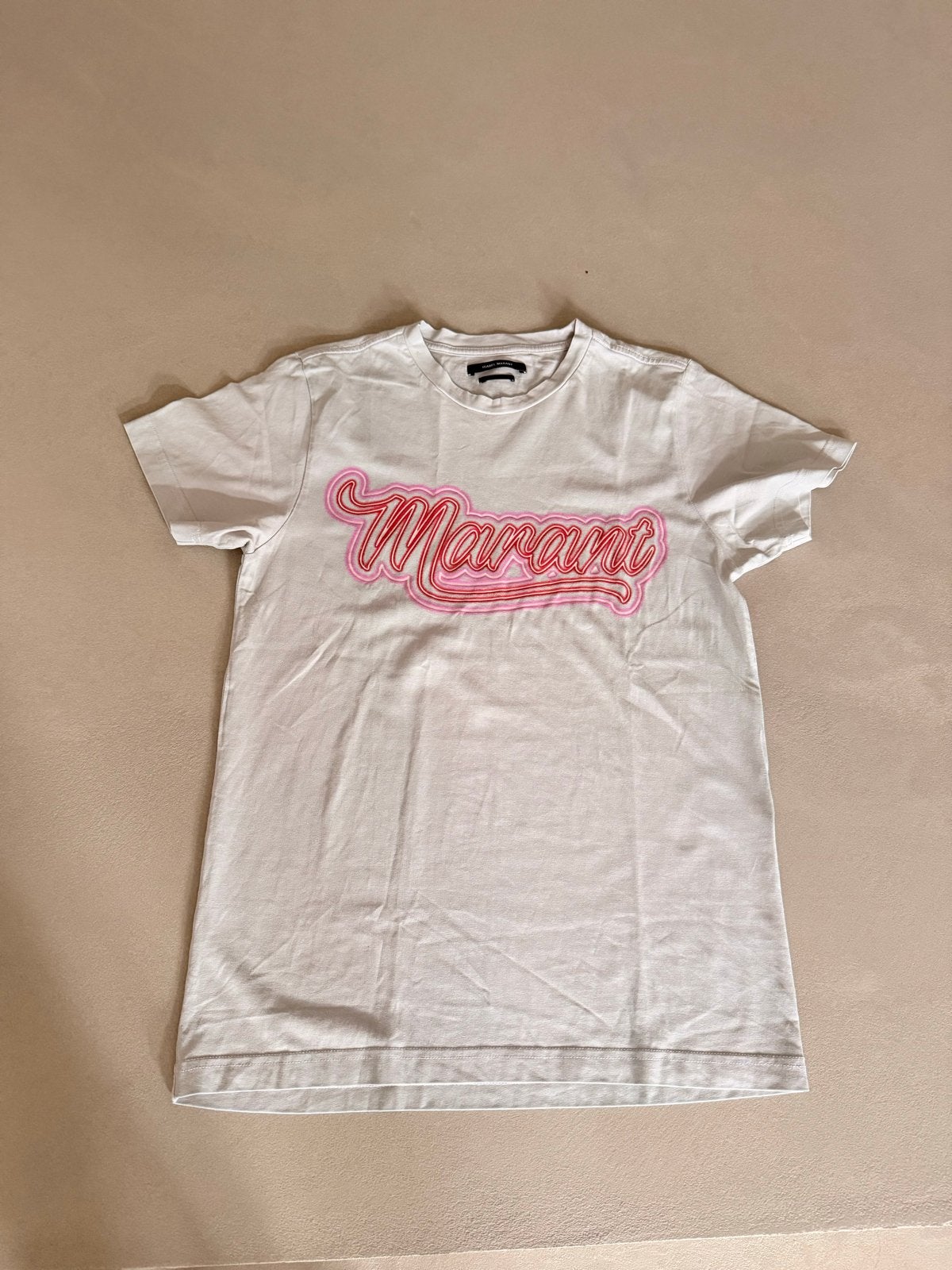 Isabel Marant T-shirt met roze logo, maat XS, Kleding | Dames, Verzenden, Beige, Zo goed als nieuw, Korte mouw