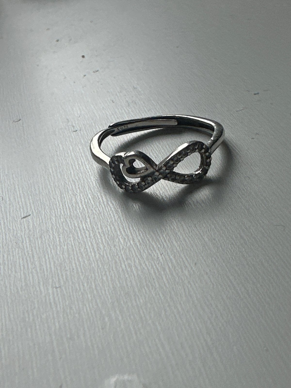 S925 Zilveren Infinity Ring met Hartje en Steentjes, Sieraden, Tassen en Uiterlijk, Ringen, Met kristal, Gebruikt, Ophalen of Verzenden