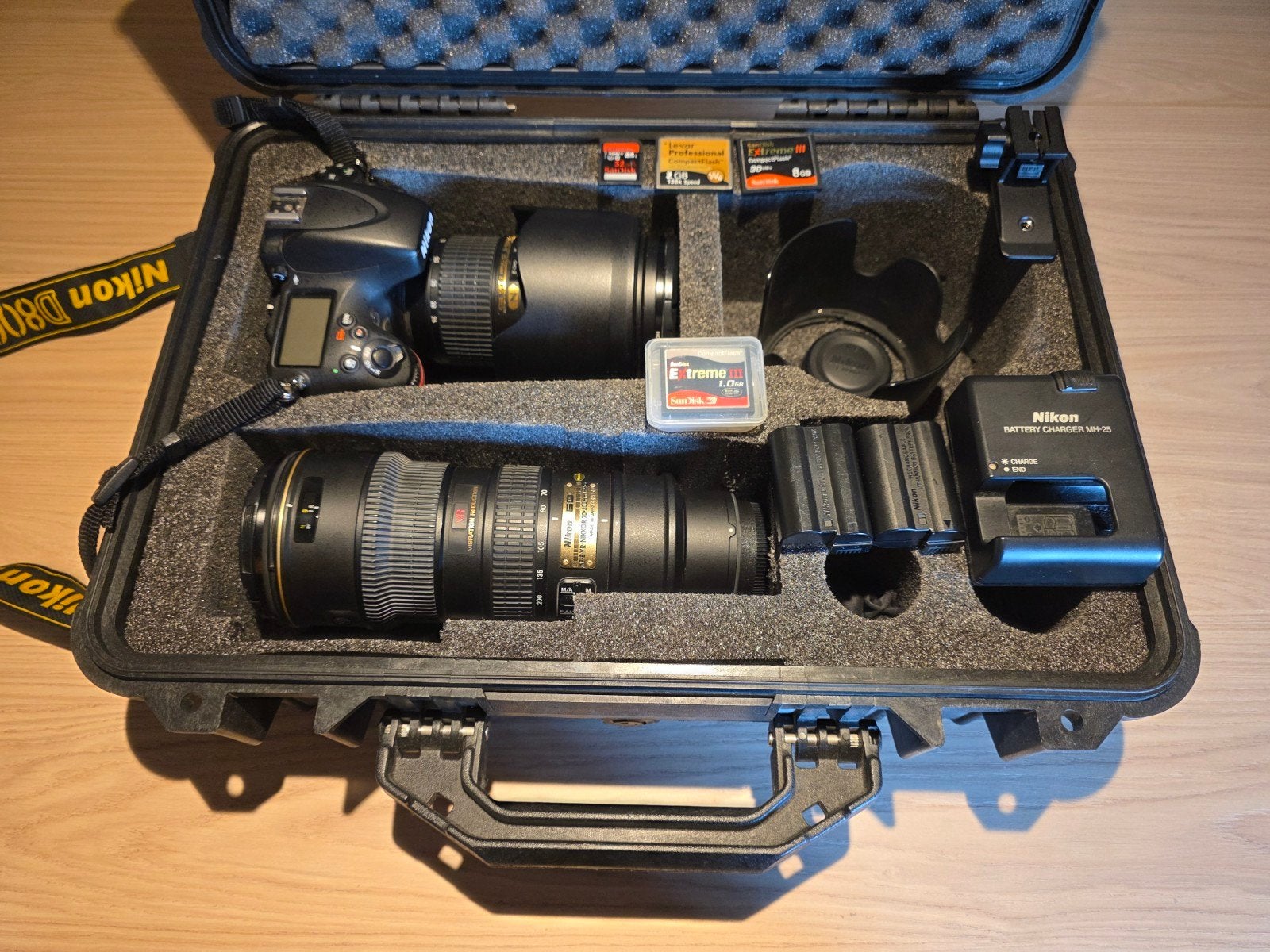Nikon D800 met 2 lenzen, 2 accu's en Peli 1500 case, Gebruikt, Nikon, Ophalen of Verzenden, Beschermhoes/tas