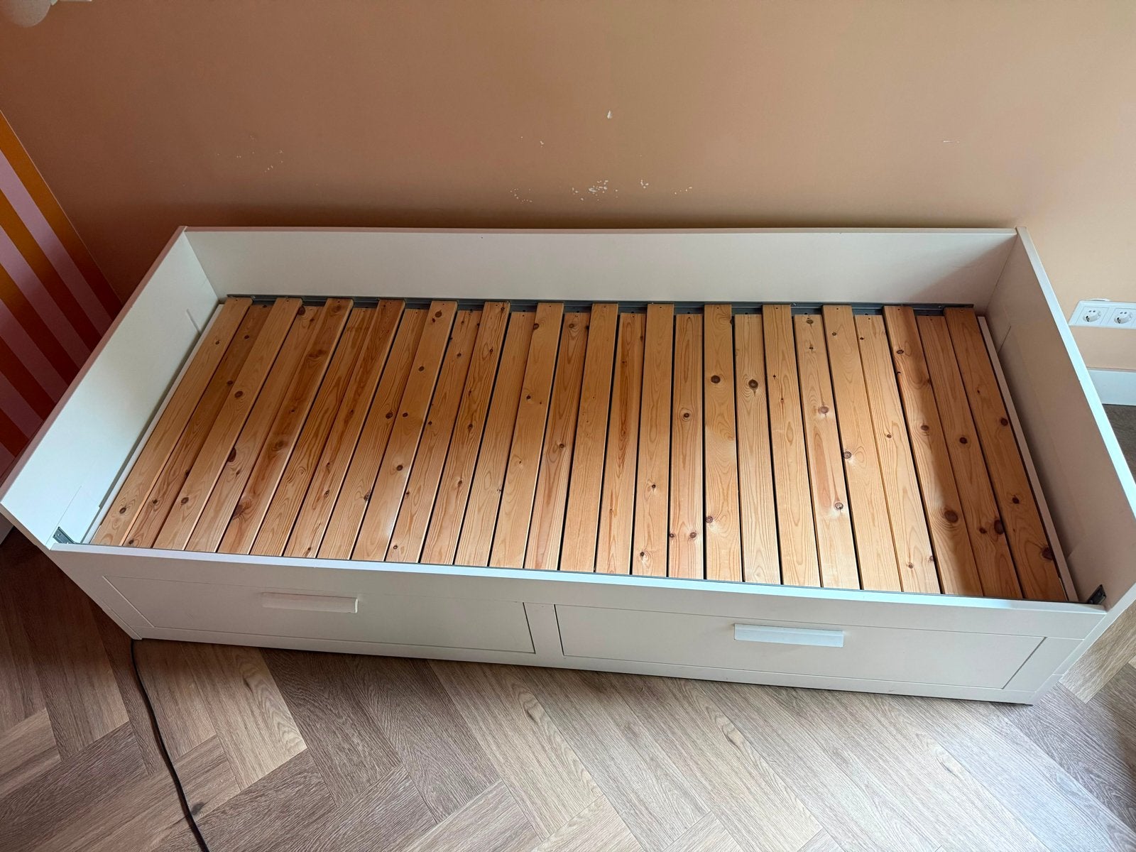Uitschuifbaar bed met lades - IKEA Brimnes, Huis en Inrichting, Slaapkamer | Bedden, Ophalen, Eenpersoons, Wit, 80 cm