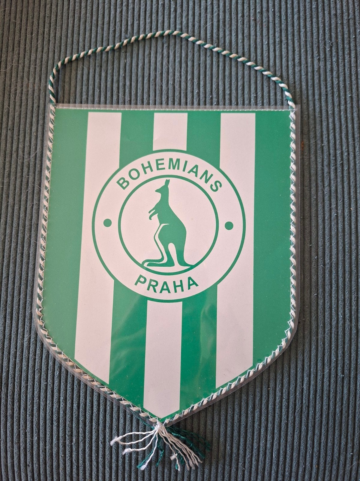 Bohemians Praha Vaantje - Voetbal Souvenir, Verzamelen, Ophalen of Verzenden, Zo goed als nieuw, Buitenlandse clubs, Vaantje of Sjaal