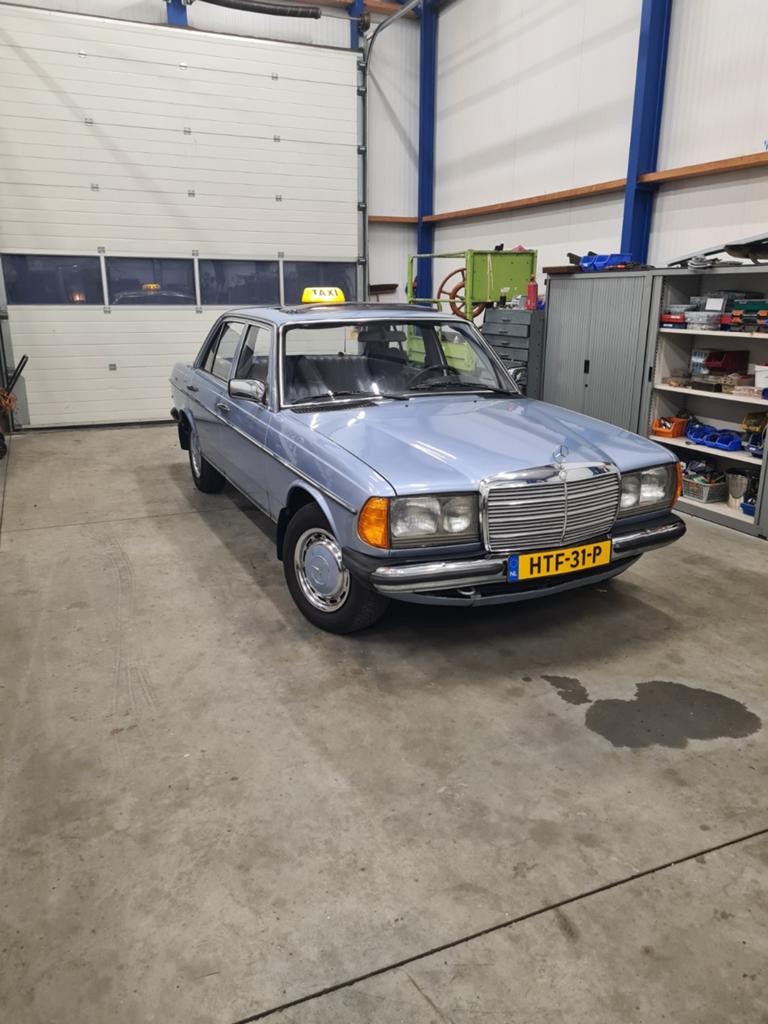Mercedes-Benz 200d automaat belastingvrij 1981 Blauw, foto 3