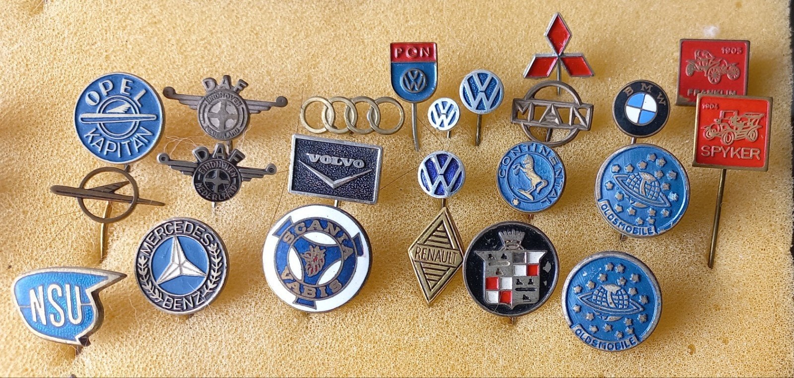 Verzameling Speldjes: Mercedes, Scania, Daf, Audi e., Ophalen of Verzenden, Gebruikt, Auto's