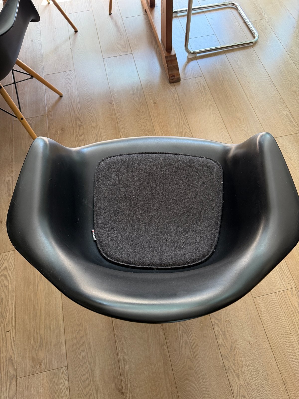 Nagemaakte Vitra DAW RE Eetkamerstoel (4 Stuks), Huis en Inrichting, Stoelen, Ophalen, Gebruikt, Zwart, Eén